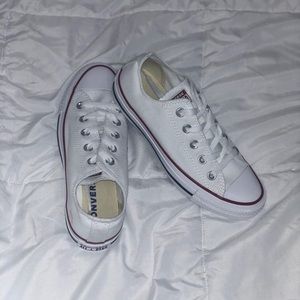 *NEW* White Converse Size: 6
